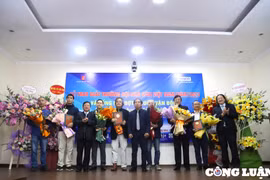 Tôn vinh các nhà văn, nhà thơ đầy bản lĩnh của nền văn học Việt Nam