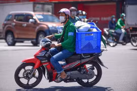 TP HCM: Chấn chỉnh việc nhân viên giao hàng chạy ẩu, lấn chiếm lòng lề đường