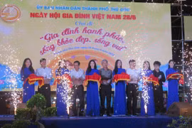 Khai mạc lễ hội mùa hè sôi động bên bờ sông Sài Gòn