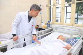 Chi phí học tập, chữa bệnh ngày càng đắt đỏ