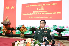 Đại tướng Phan Văn Giang chủ trì Lễ trao Huân chương tặng cán bộ cấp cao Quân đội nhân dân Việt Nam