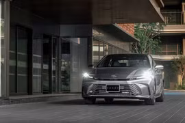Toyota Camry 2024 chốt giá cao nhất hơn 1,5 tỷ đồng