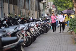 TP.HCM hối thúc các quận, huyện thu phí vỉa hè