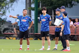 Huấn luyện viên Đinh Hồng Vinh tạm quyền dẫn dắt tuyển U22 Việt Nam