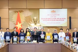 Chủ tịch Quốc hội gặp gỡ Đoàn đại biểu nhân sĩ, trí thức, chức sắc tôn giáo, dân tộc thiểu số TP Hà Nội