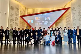 Bộ trưởng Nguyễn Kim Sơn: Đề nghị Trường Đại học Giao thông Thượng Hải hợp tác đào tạo nhân lực cho ngành đường sắt tốc độ cao