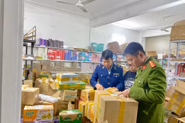 Cục QLTT Ninh Bình: Siết chặt quản lý thị trường, bảo vệ quyền lợi người tiêu dùng dịp Tết 2024