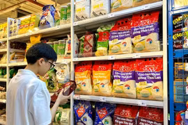 Giảm 2% thuế VAT trong 6 tháng đầu năm 2025: Có nên mở rộng sang mọi loại hàng hóa, dịch vụ?