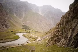 Bốn người may mắn sống sót trong vụ máy bay Nga rơi ở Afghanistan