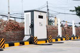 EverSolar đầu tư trạm sạc xe điện nhượng quyền V-Green