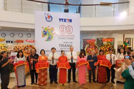Khai mạc triển lãm tranh '99' của những người làm báo