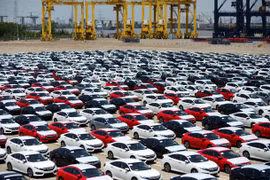 Lượng ô tô nhập khẩu vào Việt Nam tăng đột biến