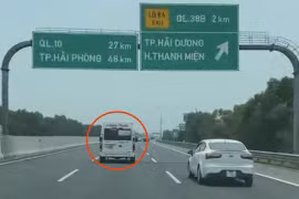 Tước bằng lái, phạt tiền tài xế xe limousine lạng lách trên cao tốc Hà Nội - Hải Phòng