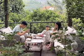 Homestay ven Hà Nội cạn kiệt phòng trống, người dân kéo nhau cắm trại giữa trời