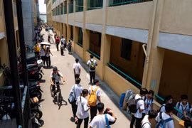 Nắng nóng lên tới 50 độ C khiến nhiều trường học phải đóng cửa ở Philippines