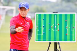 Công Vinh bất ngờ 'đăng đàn', phủ nhận làm trợ lý HLV cho Sông Lam Nghệ An