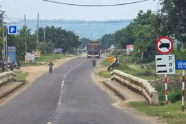 Gia Lai: Vẫn còn nhiều xe chở cát “tưới đường”, vượt cầu hạn chế tải trọng