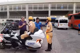 Hành động đẹp của HLV Troussier với cảnh sát dẫn đoàn