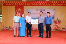 Đoàn Thanh niên Thông tấn xã Việt Nam trao tặng Tủ sách Đinh Hữu Dư tại tỉnh Tuyên Quang