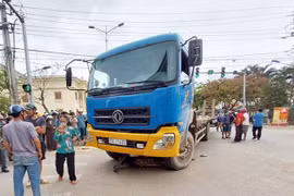 Xe tải hết hạn đăng kiểm tông chết người đi xe máy ở Quảng Bình