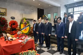 Phó Chủ tịch Quốc hội Nguyễn Đức Hải viếng và ghi sổ tang chia buồn tại Đại sứ quán Nga