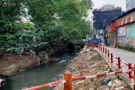 Hà Nội: Người dân sống khổ bên kênh mương bốc mùi nhiều năm