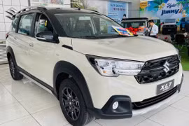 Xe hybrid mới ồ ạt về Việt Nam: Liệu đủ sức làm khó xe điện?