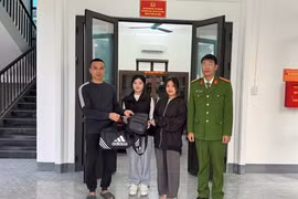 Lào Cai: Hai cô gái trẻ tìm, trả lại người đánh rơi 100 triệu đồng