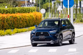 Toyota giảm giá các mẫu xe đắt khách
