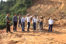 Các nhà khoa học khảo sát những điểm nguy cơ sạt lở lớn ở huyện Bảo Yên (Lào Cai)