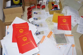 Triệt phá đường dây làm giả con dấu, giấy tờ thu lời bất chính trên 100 tỷ đồng