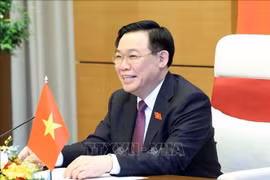 Chủ tịch Quốc hội Vương Đình Huệ điện đàm với Chủ tịch Thượng viện Campuchia Hun Sen