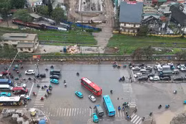 Hà Nội: Phân luồng giao thông trên đường Giải Phóng phục vụ thi công hầm chui
