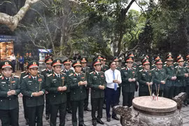 Lãnh đạo Quân ủy Trung ương, Bộ Quốc phòng dâng hương, tưởng niệm các Vua Hùng