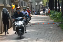 Từ 1/1/2025, điều khiển xe máy vượt đèn đỏ, đi trên vỉa hè bị phạt từ 4 đến 6 triệu đồng