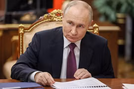 Ông Putin nói chiến tranh Ukraine đang lan rộng toàn cầu, Trung Quốc kêu gọi 'hạ nhiệt'