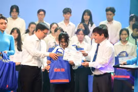 Báo Tuổi Trẻ khởi động chương trình học bổng "Tiếp sức đến trường"