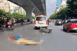Người đàn ông đánh giày tử vong, tay vẫn ôm chặt đồ nghề sau khi va chạm với xe máy kẹp ba