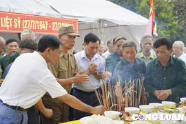 Lễ giỗ và cầu siêu các anh hùng liệt sĩ Đại đội pháo C45 hy sinh tại bãi Dừa Xuân Liên