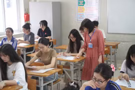 Giáo viên có nguy cơ mất thưởng Tết vì trường tự chủ tài chính