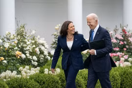 Bầu cử Mỹ 2024: Cờ đã đến tay “Phó tướng” Kamala Harris?