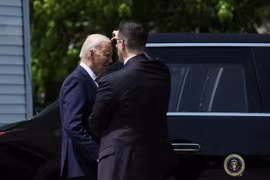 Xếp hạng tín nhiệm của ông Biden xuống thấp kỷ lục, ông Trump có nhiều lợi thế