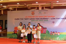 Báo Thiếu niên Tiền phong và Nhi đồng trao thưởng cuộc thi “Mắt sáng học đường”