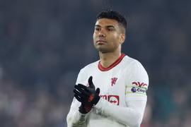 Casemiro bị chê thậm tệ khi MU thua bẽ mặt