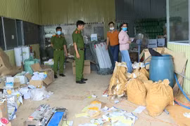 Gia Lai: Phát hiện nhiều xưởng sản xuất và tiêu thụ thuốc diệt cỏ giả quy mô lớn