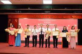 Ngành Công Thương trao giải Cuộc thi viết về Bảo vệ nền tảng tư tưởng của Đảng