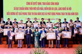 Trao bằng công nhận 15/15 xã huyện Thanh Trì đạt chuẩn nông thôn mới kiểu mẫu