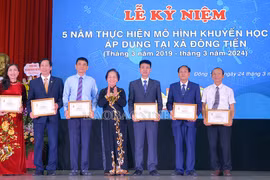Nguyên Phó Chủ tịch nước Nguyễn Thị Doan dự “Ngày hội khuyến học” tại Bắc Ninh