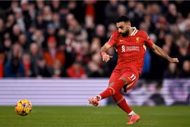 Salah rực sáng, Liverpool 'nhấn chìm' Man City tại sân Anfield