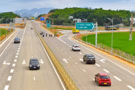 Tuân thủ quy định khi di chuyển trên đường cao tốc dịp Tết Nguyên đán 2024